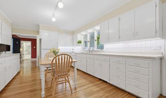 32 Thayer Farm Rd, Attleboro, MA 02703