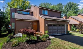 7 Hummingbird Ln, Amherst, NY 14228