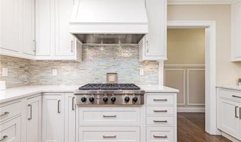 36 Beauchamp Dr, North Kingstown, RI 02874