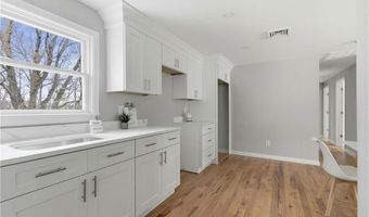 63 Indian Rd, East Providence, RI 02915