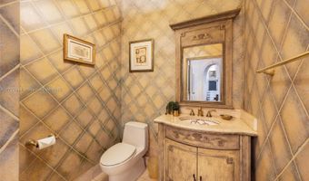 3707 NE 214th St 14, Aventura, FL 33180