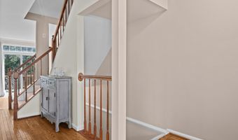 21196 WINDING BROOK Sq, Ashburn, VA 20147