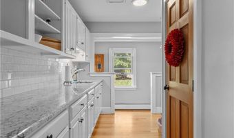 30 Middle Rd, East Greenwich, RI 02818