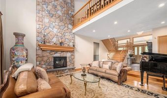 633 Chestnut Hill Rd, Glocester, RI 02814