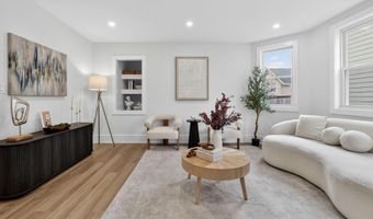 907 LAWRENCE St NE, Washington, DC 20017