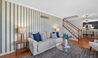 618 Running Creek Dr, Ballwin, MO 63021