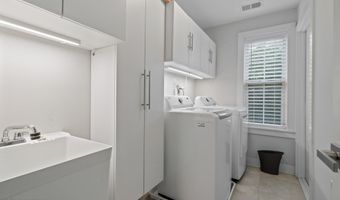 4 Harpoon Dr, Barnegat, NJ 08005
