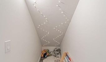 576 Hollow Dr, Ammon, ID 83401