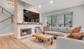 29729 Strawberry Hill Dr, Agoura Hills, CA 91301