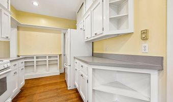 526 N IVY St, Arlington, VA 22201