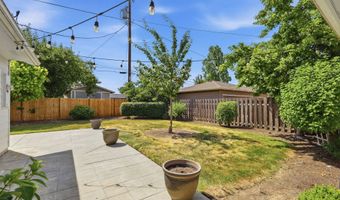 1420 CENTER St, Albany, OR 97322