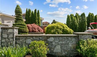 10 Ocean View Dr, Middletown, RI 02842