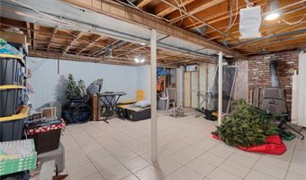 5 Versailles St, Cranston, RI 02920