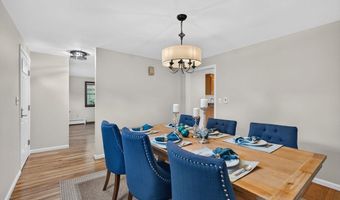 10 Hemlock Rd, Andover, MA 01810