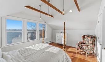 200 Narragansett Ave, East Providence, RI 02915