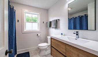 5 Goldfinch Dr, Falmouth, ME 04105