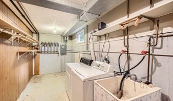 907 E Crabtree Dr, Arlington Heights, IL 60004