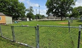 607 W 5th St, Ada, OK 74820