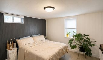 1417 S 6th St, Aberdeen, SD 57401