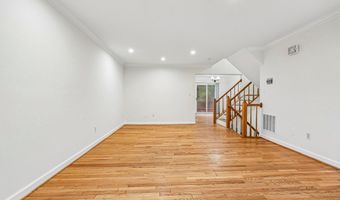 21208 HEDGEROW Ter, Ashburn, VA 20147