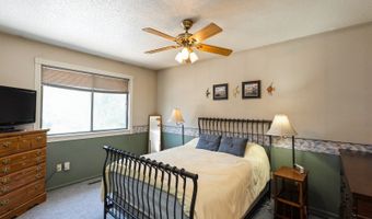 944 Sunburst Ln, Altoona, IA 50009
