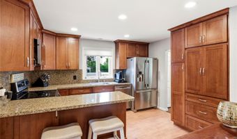 12 S Bay Ave, Amityville, NY 11701