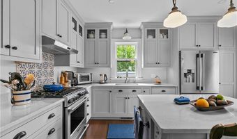 43 Sherman St, Newport, RI 02840