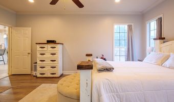 605 Plantation Dr, Adel, GA 31620