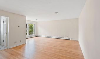 1909 N NICHOLAS St, Appleton, WI 54914