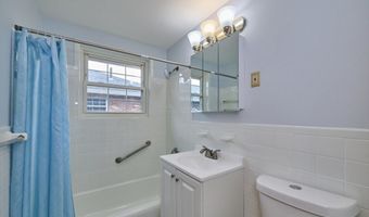 3 Colonial Village Dr 10, Arlington, MA 02476