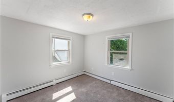 88 General Hawkins Dr, Warwick, RI 02888
