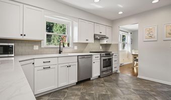 559 CABOT Dr, Hockessin, DE 19707