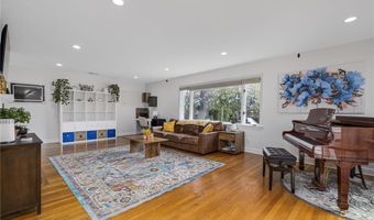 120 Bretton Woods Dr, Cranston, RI 02920