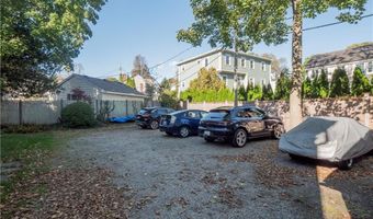 8 Cottage St 1, Newport, RI 02840