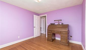 8 Somerset Rd, Cranston, RI 02910