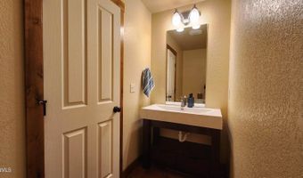 518 Medora Ave, Bismarck, ND 58503