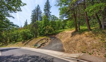 390 Strawberry Ln, Ashland, OR 97520