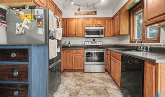 916 S Patrician Ct, Brandon, SD 57005