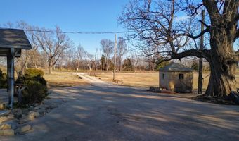 113 S Country Club Rd, Arkansas City, KS 67005