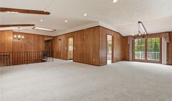 6 Bruce Dr, North Smithfield, RI 02896