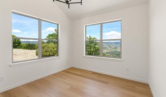 3060 Ashland Mine Rd, Ashland, OR 97520