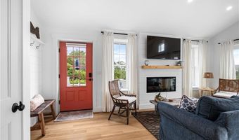 17 Goose Island Rd, Narragansett, RI 02882
