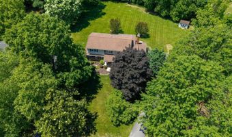 114 W SAVANNAH Dr, Bear, DE 19701