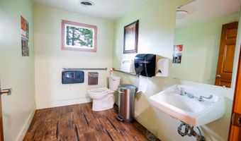 875 Hammond St, Bangor, ME 04401