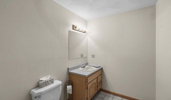 9 Maxwell Dr, Brookline, NH 03033