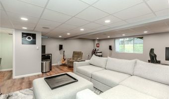 33 Rosewood Ln, Cumberland, RI 02864