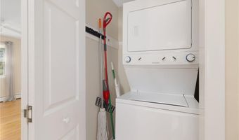 9 Chestnut Hill Rd B, Middletown, RI 02842