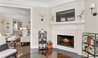 12 Bliss Rd, Newport, RI 02840