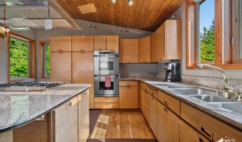 11411 Snowline Dr, Anchorage, AK 99507