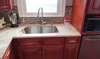 30 Grove Pl, Danbury, CT 06810